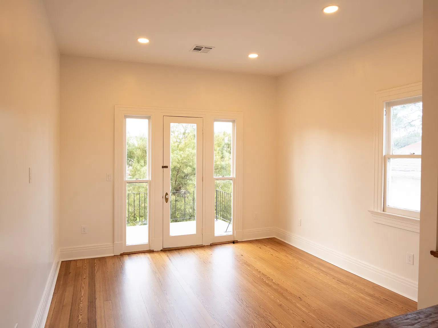 2 bed, 1200 sqft, $2,800 — Photo 4