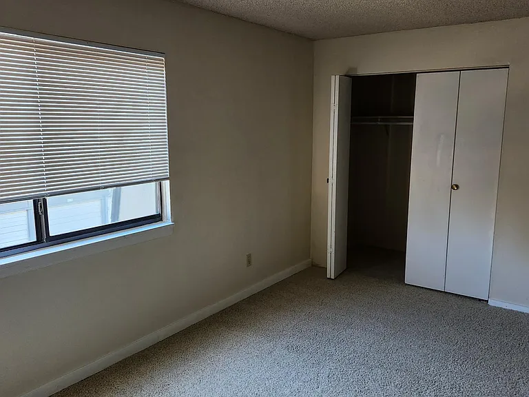 544 E Highline Cir — Photo 16
