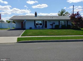 51 Freedom Ln, Levittown, PA