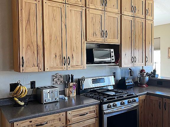 5th image of 893 W Foothill Dr