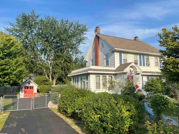 26689 Elm St, Roseville, MI 48066