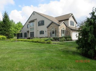 90 Stone Ridge Cir #90, Clarks Summit, PA 18411