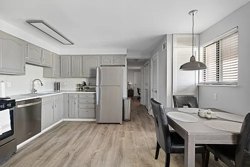 1115 Mary Ann St Photo 1