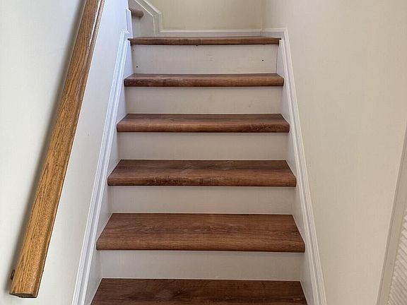 3rd image of 9 Hancock Ln
