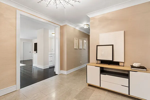 Sold by Sloane Square | media 4