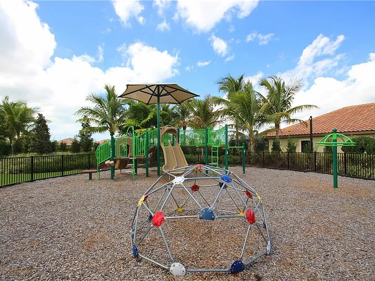 9142 Isla Bella Cir — Photo 47