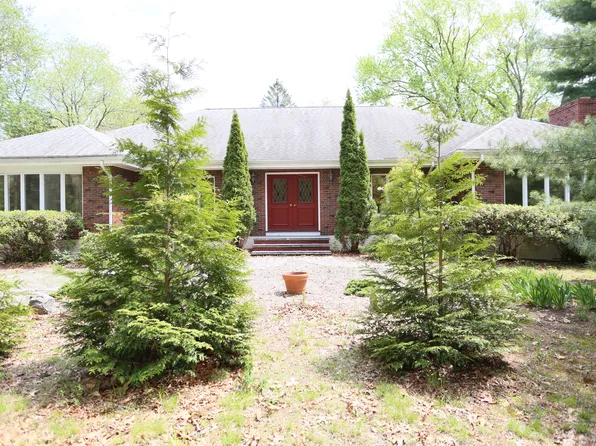 1 Piper Rd, Lexington, MA 02421