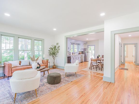 4th image of 129 Narragansette Ave