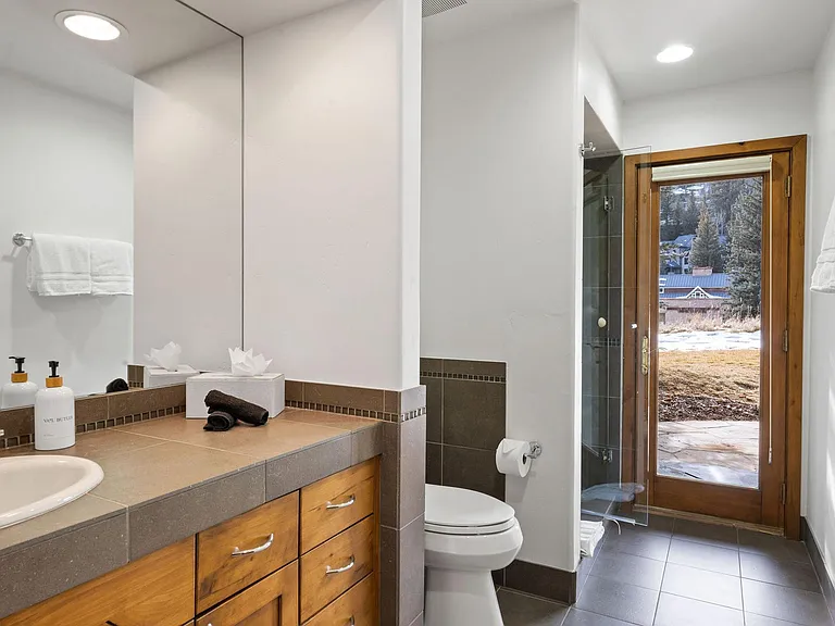 132 W Meadow Dr — Photo 8