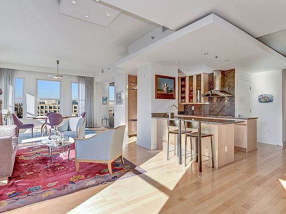 Kitchen - Breakfast Bar - Dining