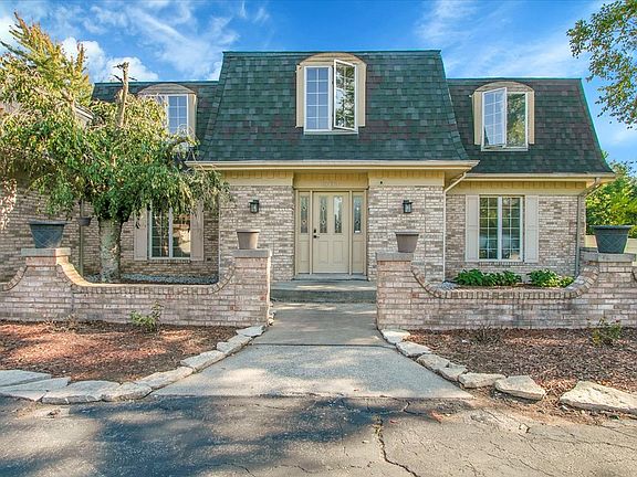 2nd image of 3033 E Hickory Ln