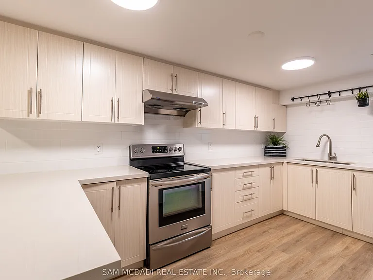 4043 Pavillion Ct #LOWER — Photo 9