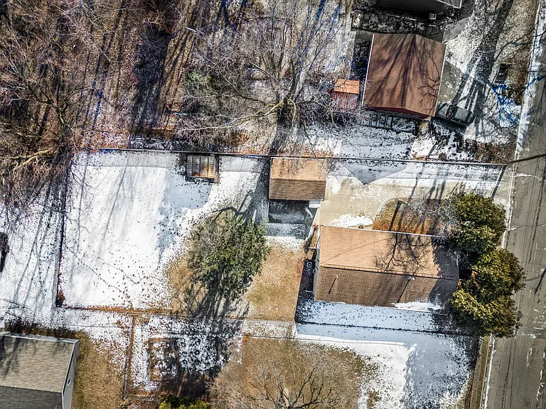 1508 Wilson St — Photo 8