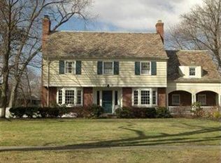 2866 Paxton Rd, Shaker Heights, OH 44120