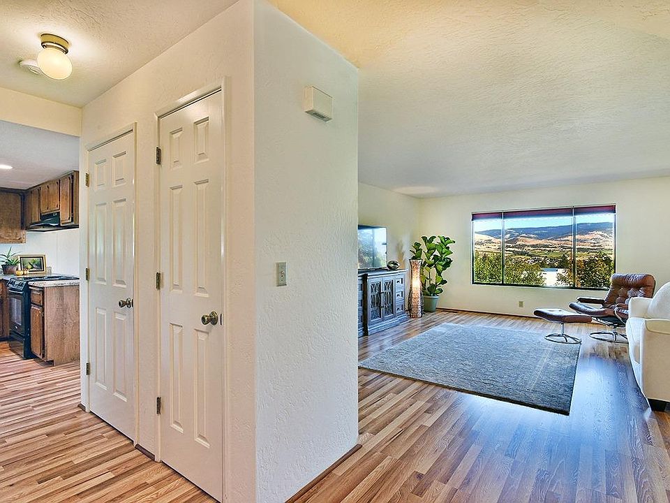 2nd image of 550 Maple Way