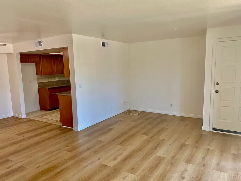 108 W Maple St #23 — Photo 24