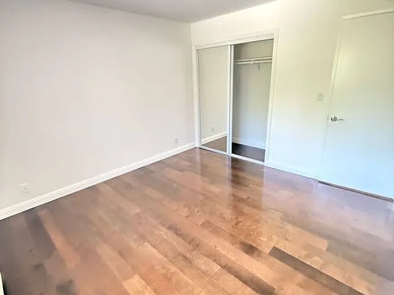 425 Walnut St — Photo 4