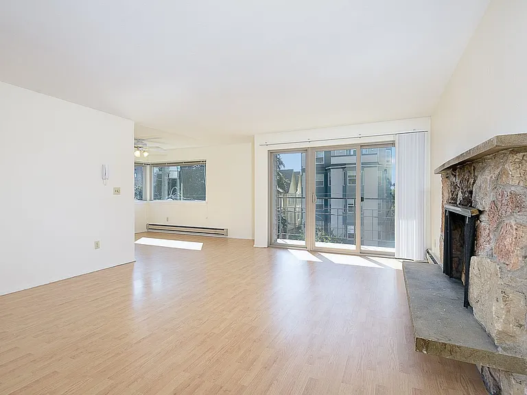 1408 Queen Anne Ave N — Photo 17