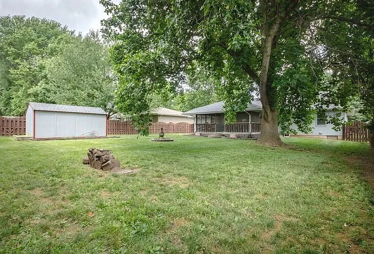1714 W Swan St — Photo 15
