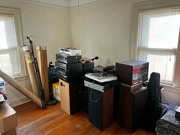 4th image of 25115 Joy Rd