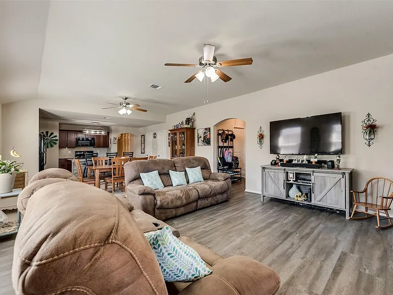 2806 Balleywood Dr — Photo 6