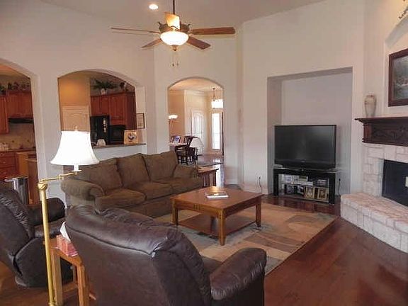 2nd image of 7811 Meadowglen Dr
