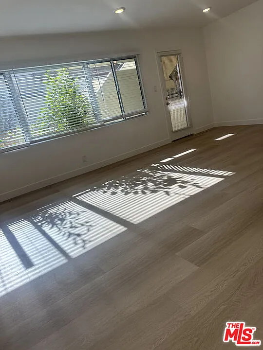 Building Photo - 228 S Doheny Dr #1