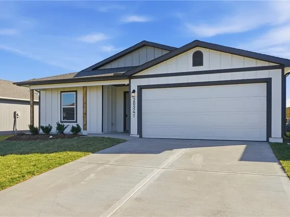 19475 Lincoln St, Spring Hill, KS 66083