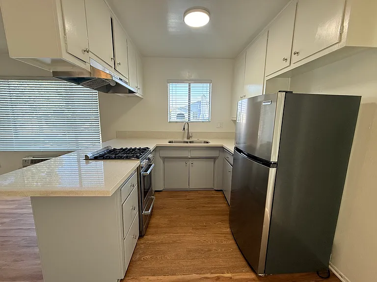 4855 Lexington Ave #13 — Photo 8