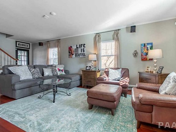 3rd image of 313 W Hollyridge Cir