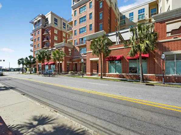 150 Bee St APT 713, Charleston, SC 29401