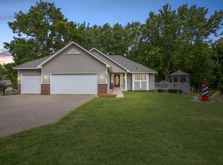 333 Burke Ave W, Roseville, MN 55113