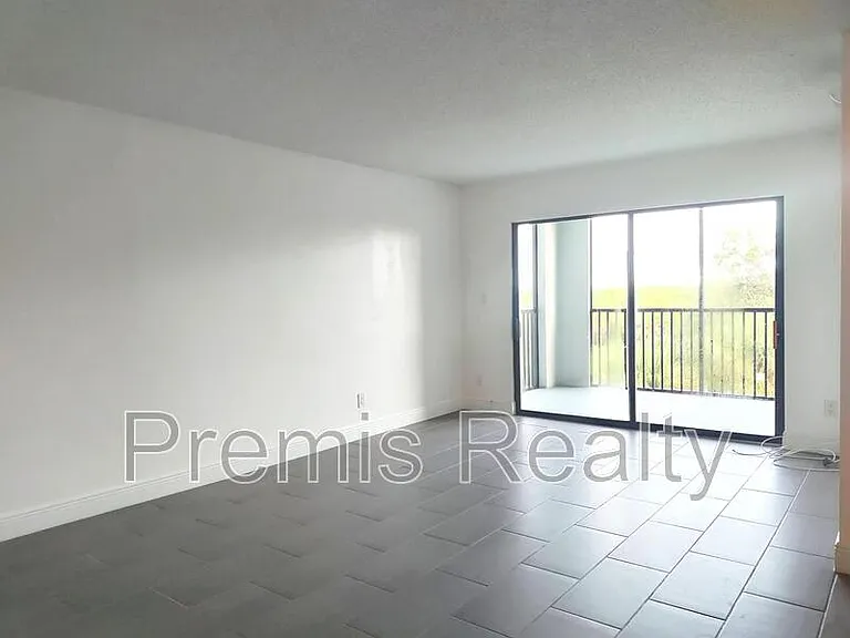 14820 Rue De Bayonne #1 — Photo 14
