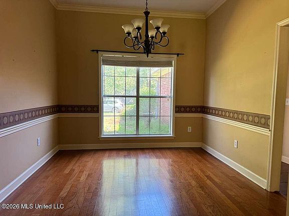 2nd image of 607 Southern Oaks Dr