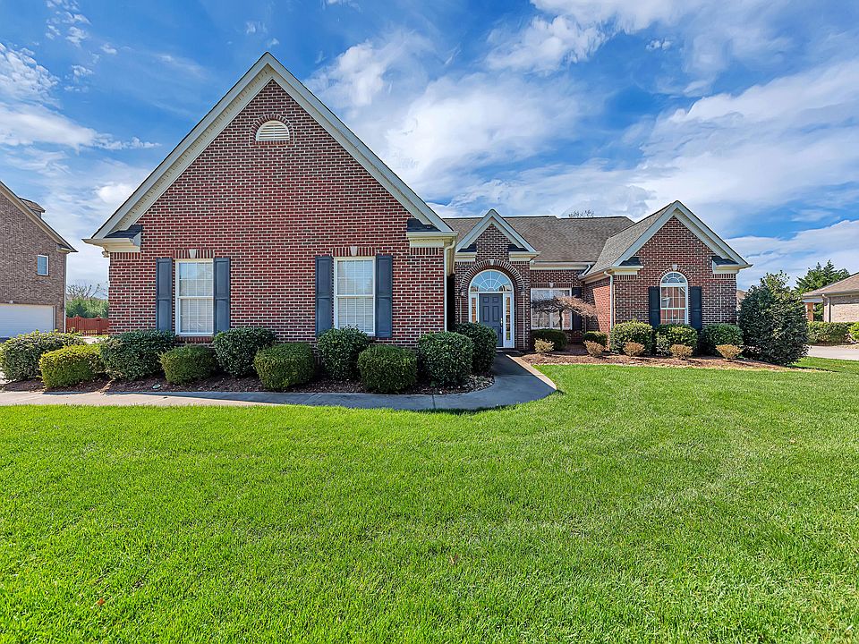 1st image of 590 Leeward Way
