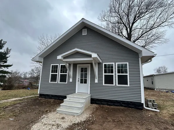 624 Polk St, Oakland City, IN 47660
