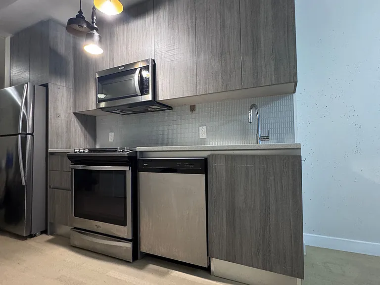 246 Logan Ave #303 — Photo 2