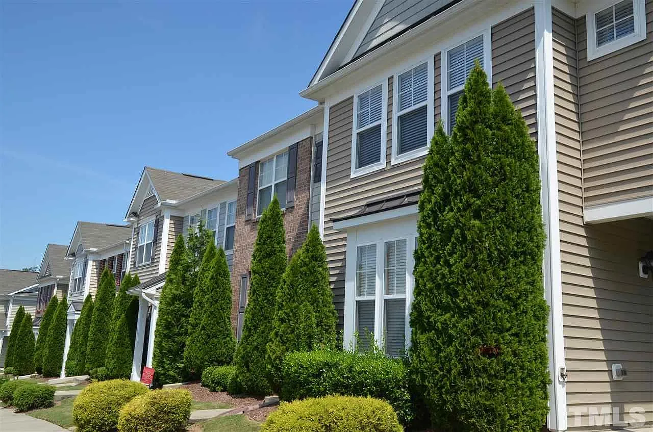 2 bed, 2.5 bath, 1200 sqft, $1,600 — Photo 1