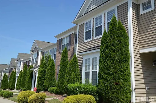 100 Stratford Lakes Dr Photo 1