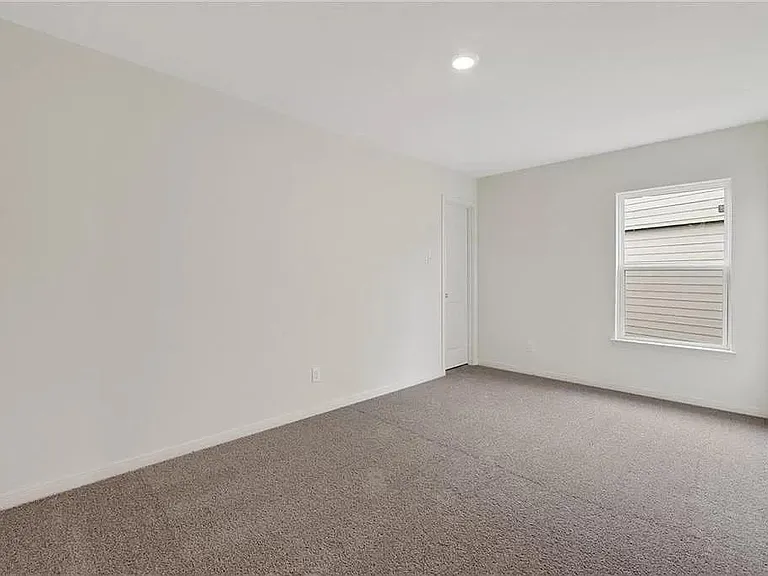 121 Fairfax Ln — Photo 6