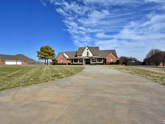 4th image of 1204 Cypress Ln