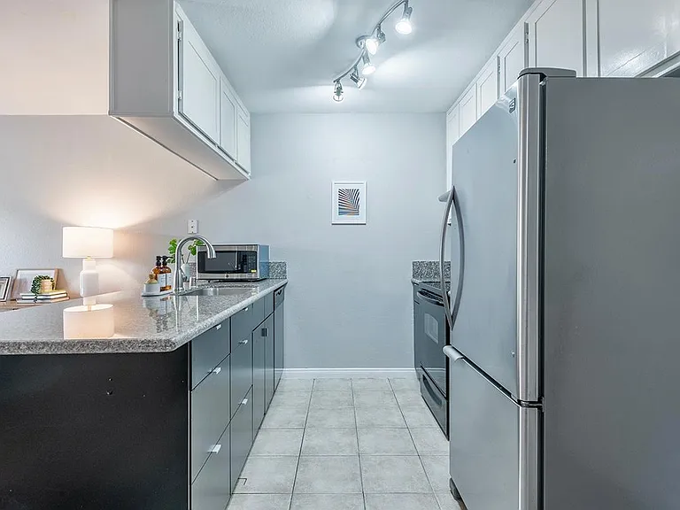 8024 Linda Vista Rd #1F — Photo 28
