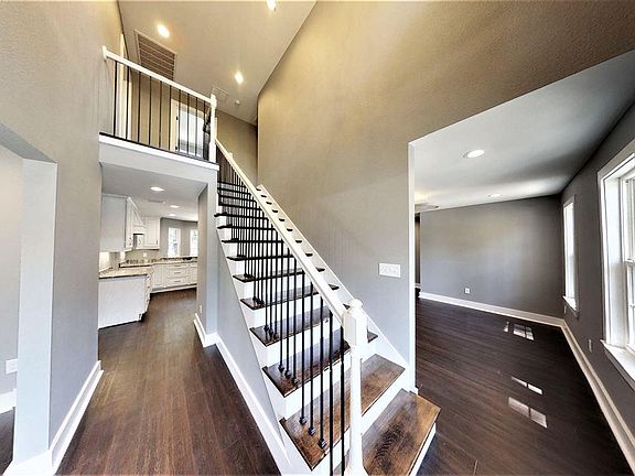 2nd image of 3502 Sweet Bay Dr