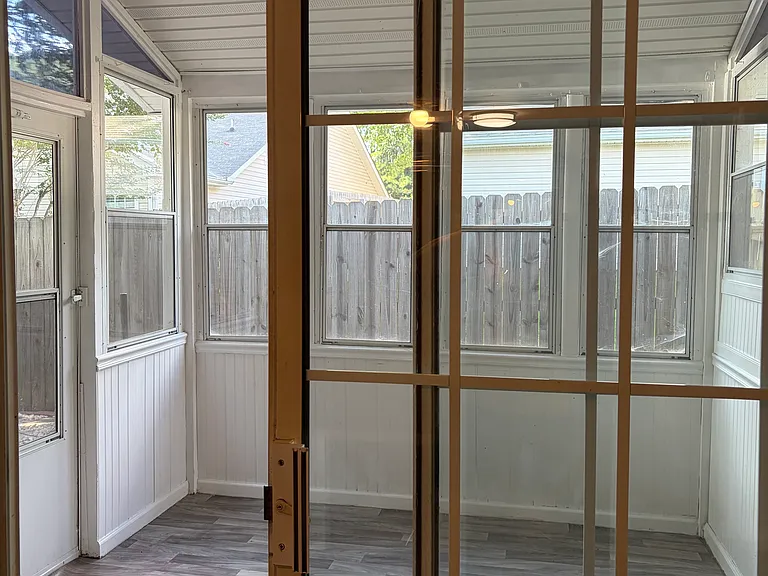 211 Park Pl — Photo 2