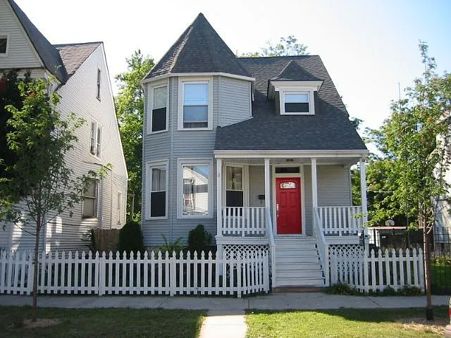 826 N Lockwood Ave photo 1