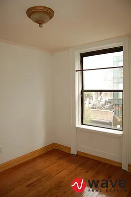 Rented by Wave Real Estate Group | media 44