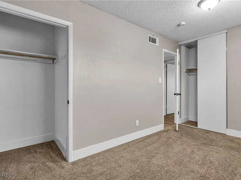 1700 Ferrell St — Photo 2