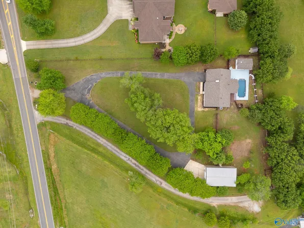 2043 Lindsay Ln S, Athens, AL 35613