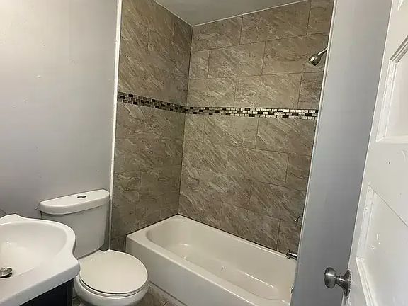 3rd image of 545 Park St #1L
