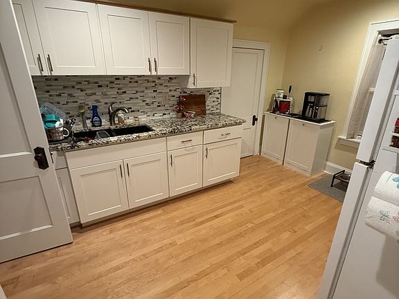4th image of 1427 Rawson Ave